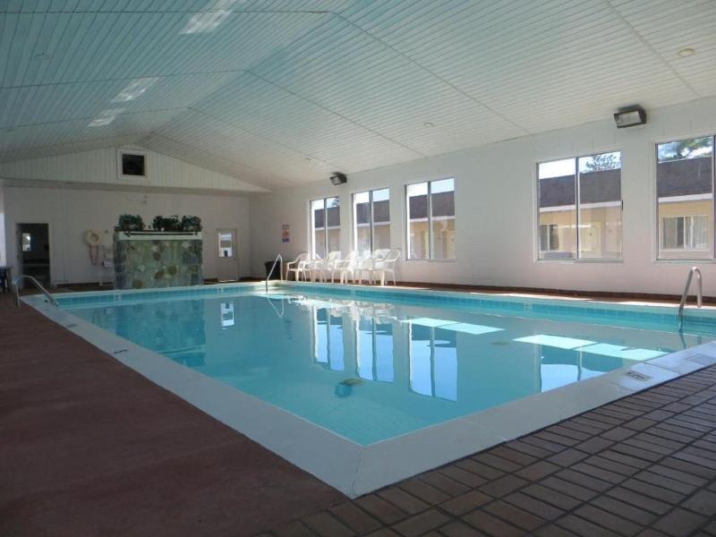 Waterfront Inn - Mackinaw City image