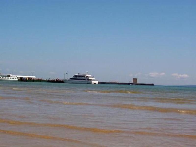 Waterfront Inn - Mackinaw City image