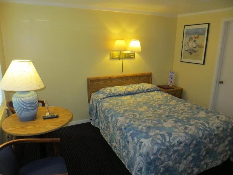 Sunrise Beach Motel — photo 11