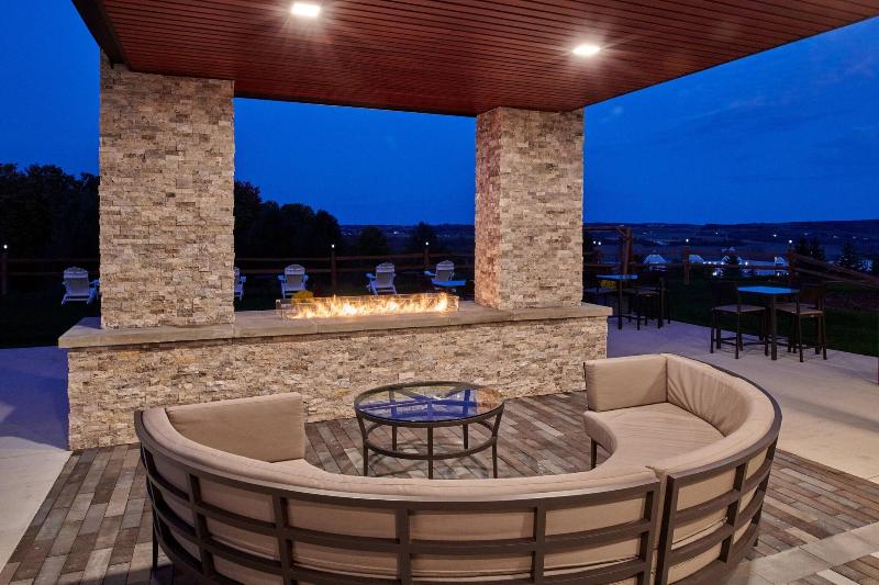 Courtyard By Marriott Petoskey At Victories Square image
