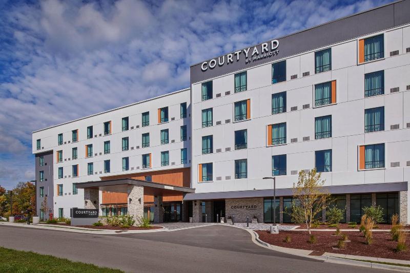 Courtyard By Marriott Petoskey At Victories Square image
