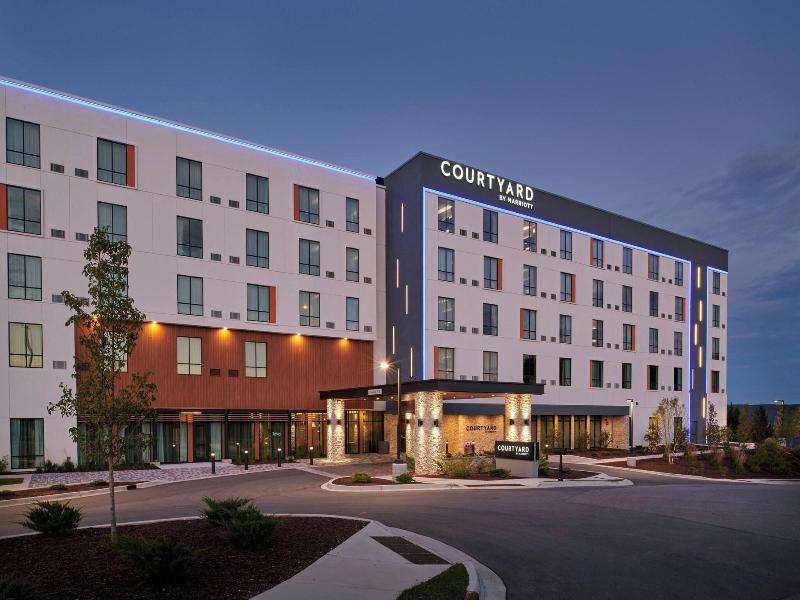 Courtyard By Marriott Petoskey At Victories Square image