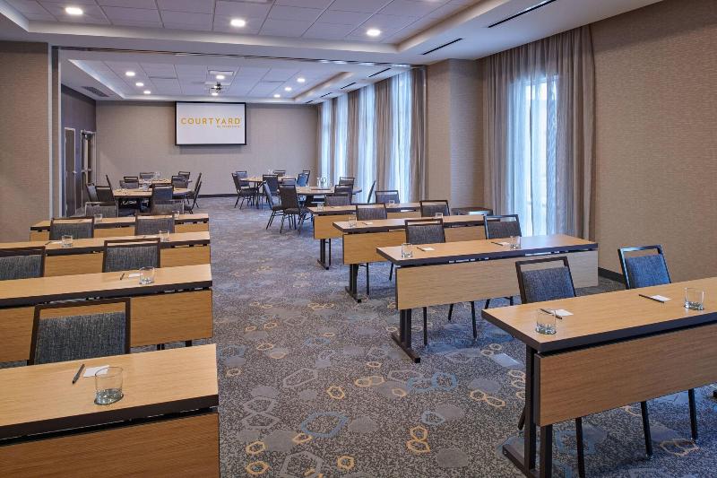 Courtyard By Marriott Petoskey At Victories Square image