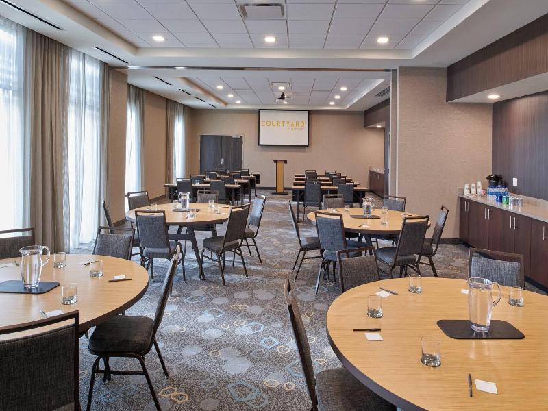 Courtyard By Marriott Petoskey At Victories Square image