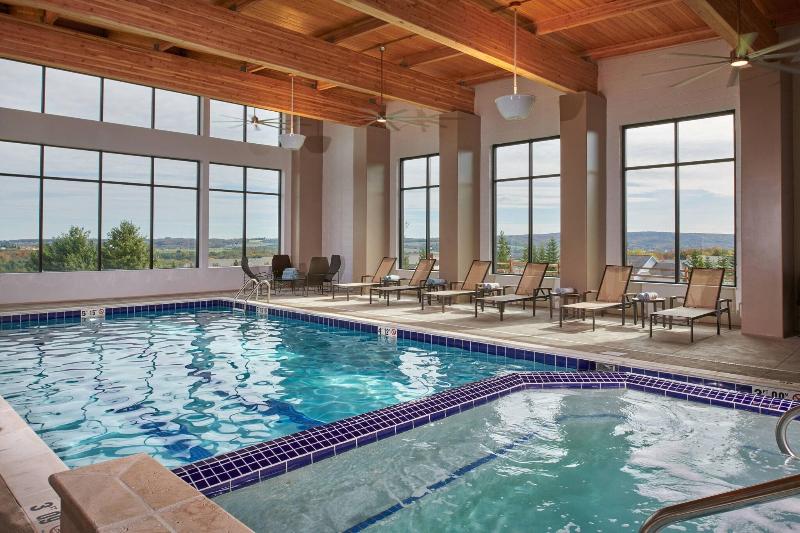 Courtyard By Marriott Petoskey At Victories Square image