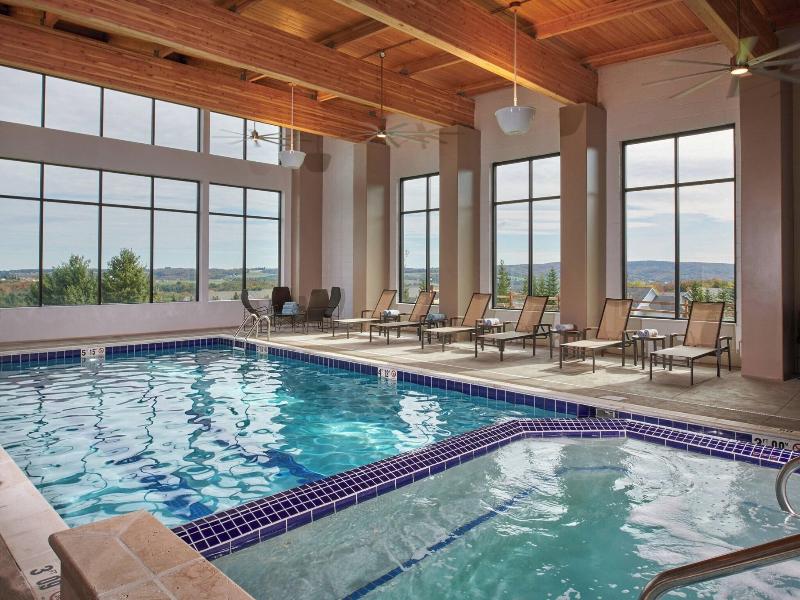 Courtyard By Marriott Petoskey At Victories Square image