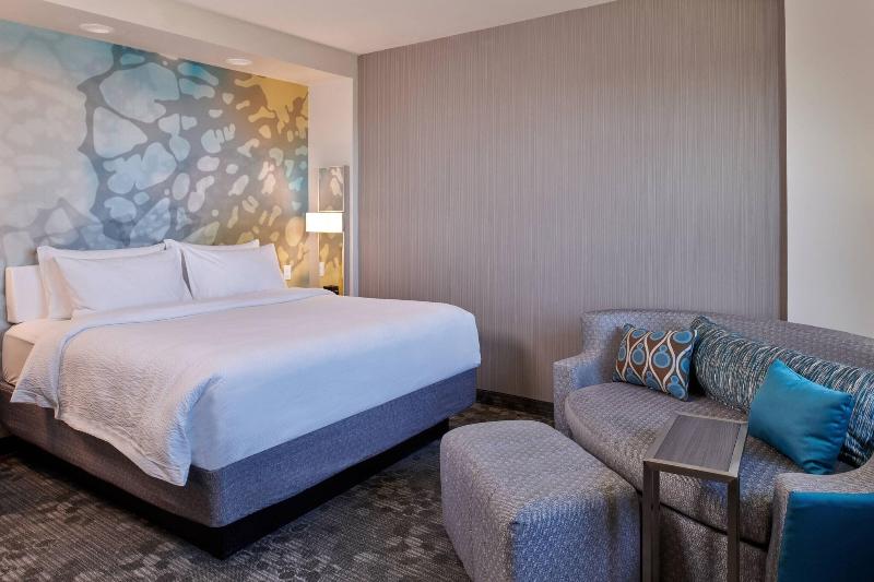 Courtyard By Marriott Petoskey At Victories Square image