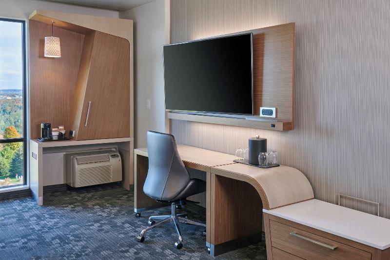 Courtyard By Marriott Petoskey At Victories Square image