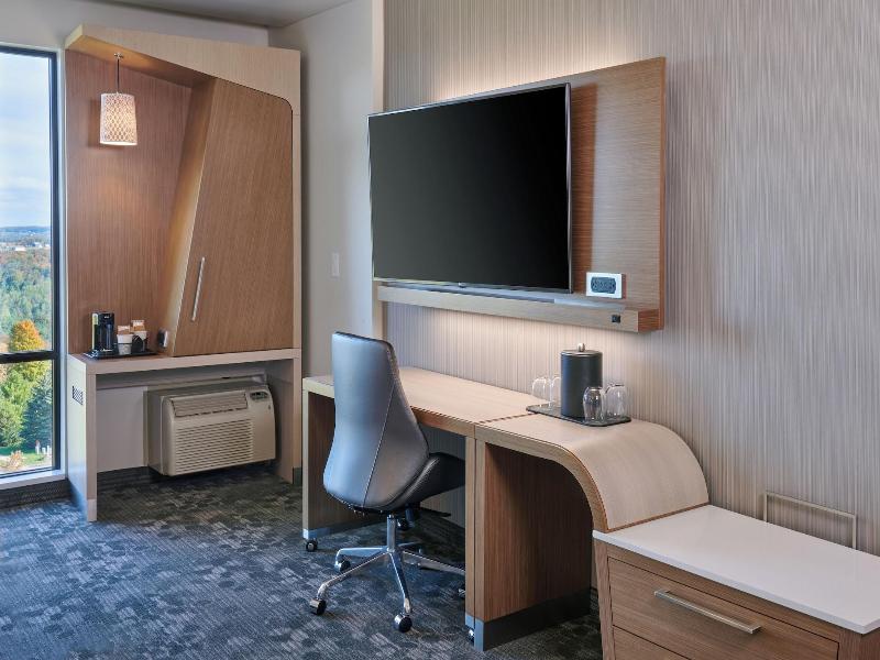 Courtyard By Marriott Petoskey At Victories Square image