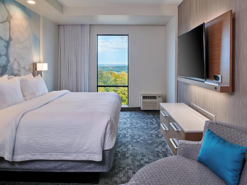 Courtyard By Marriott Petoskey At Victories Square image