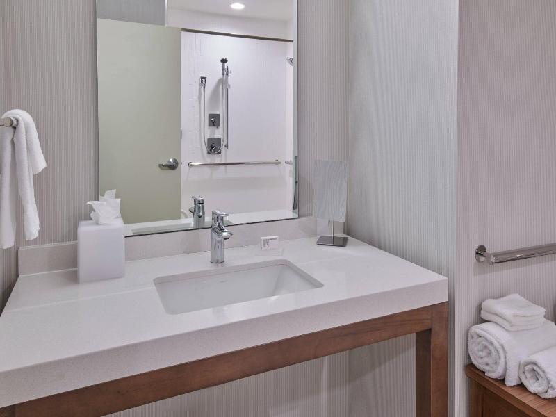 Courtyard By Marriott Petoskey At Victories Square image