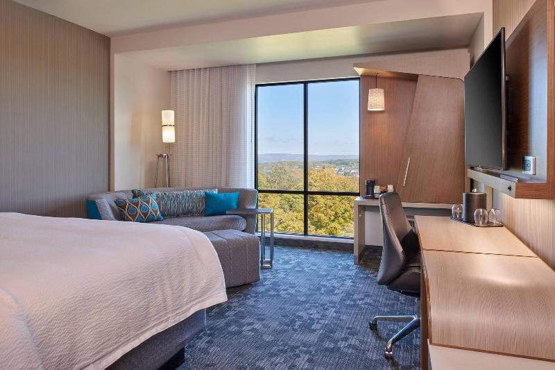 Courtyard By Marriott Petoskey At Victories Square image