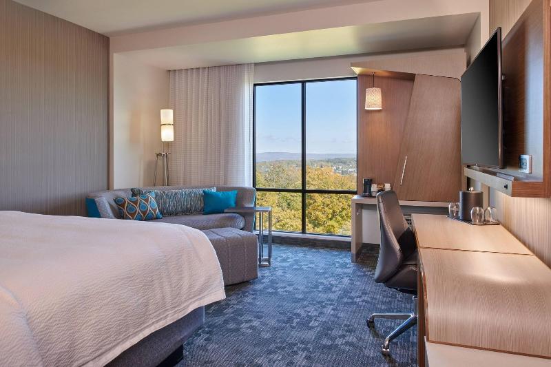Courtyard By Marriott Petoskey At Victories Square image