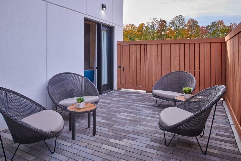 Courtyard By Marriott Petoskey At Victories Square image