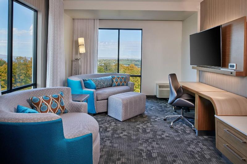 Courtyard By Marriott Petoskey At Victories Square image