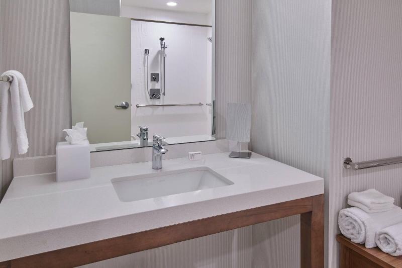 Courtyard By Marriott Petoskey At Victories Square image