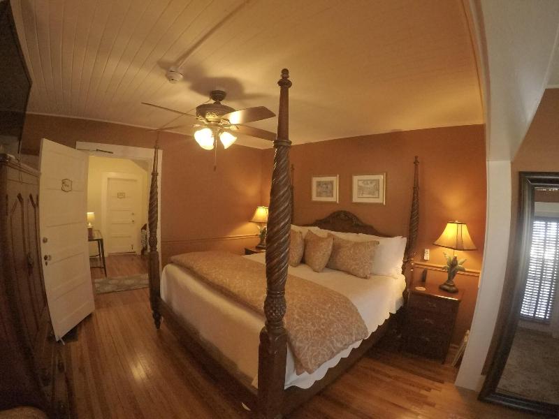 The Hibiscus House Bed And Breakfast image