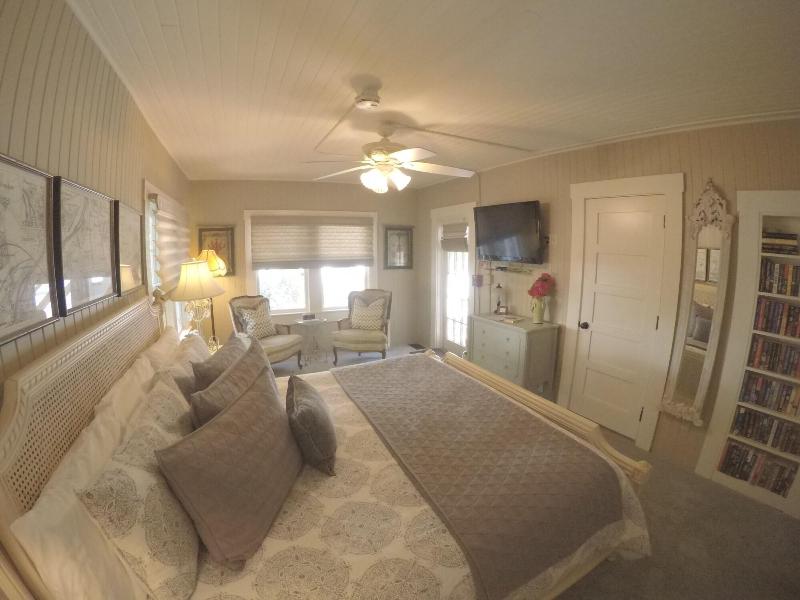 The Hibiscus House Bed And Breakfast image