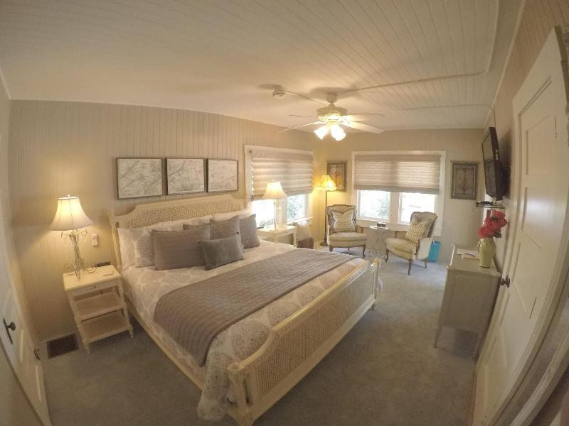 The Hibiscus House Bed And Breakfast image