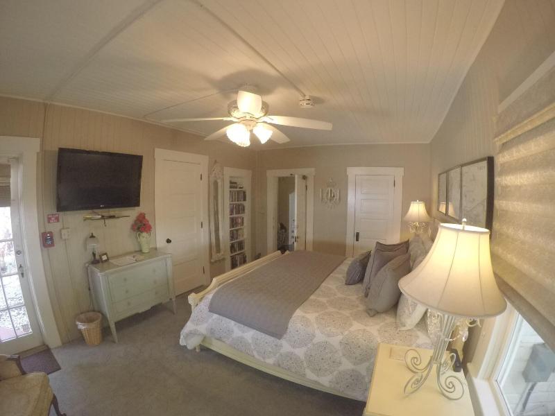 The Hibiscus House Bed And Breakfast image