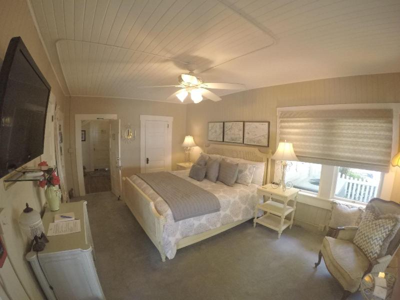 The Hibiscus House Bed And Breakfast image