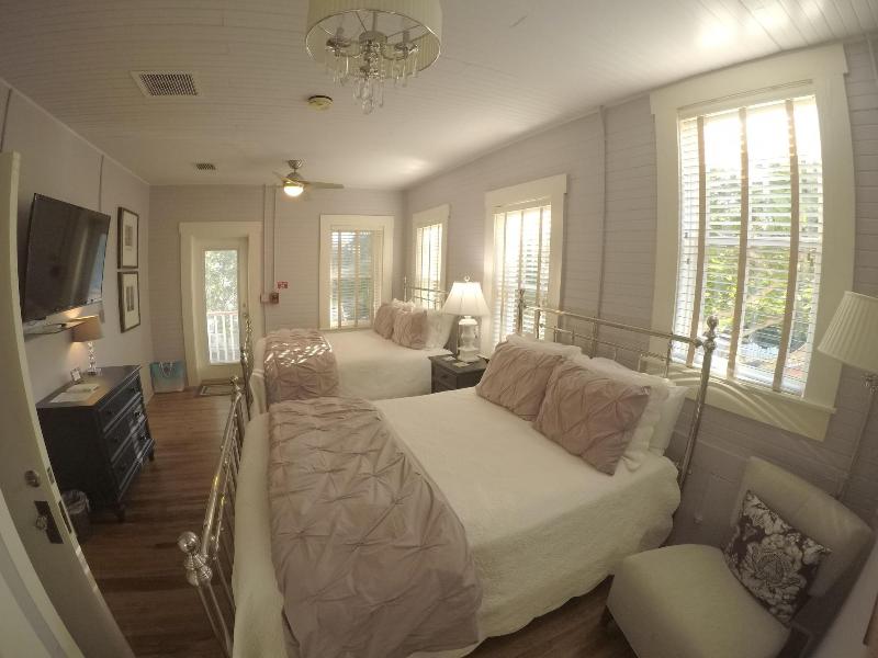 The Hibiscus House Bed And Breakfast image
