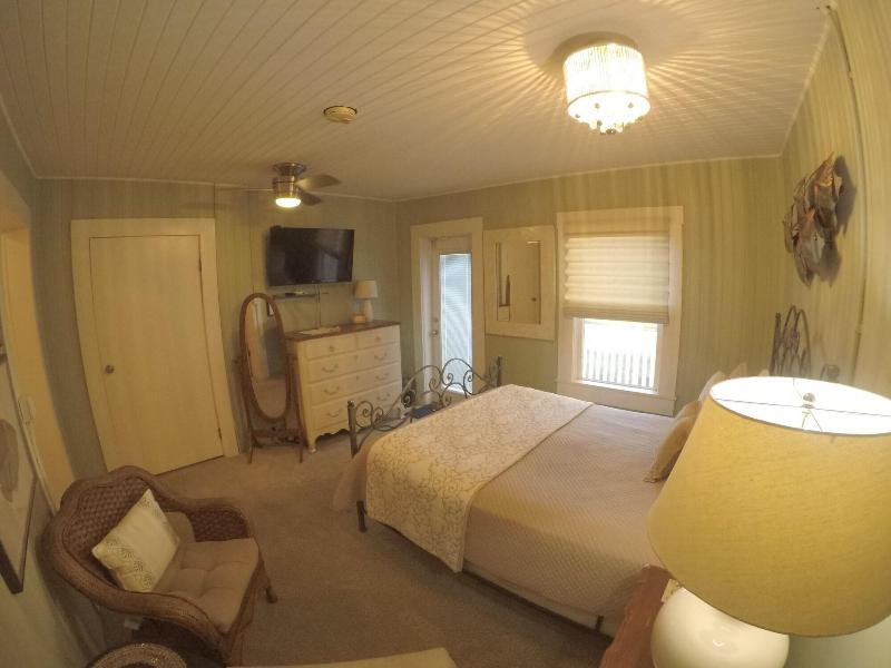 The Hibiscus House Bed And Breakfast image