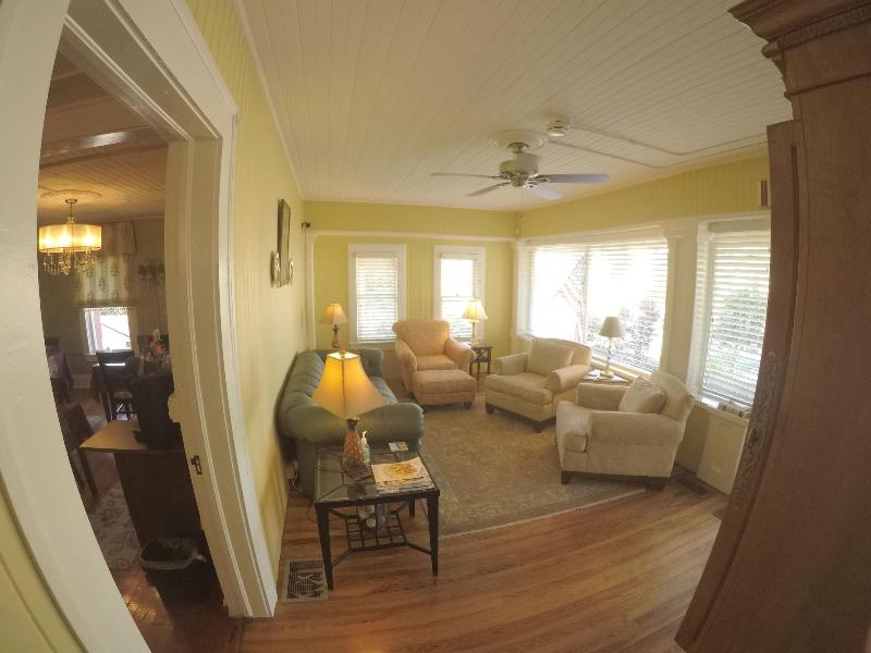 The Hibiscus House Bed And Breakfast image