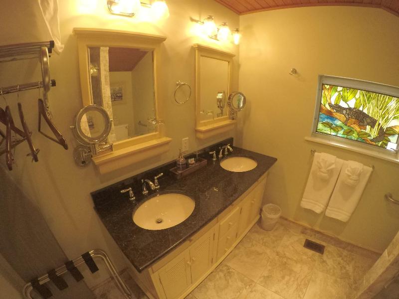The Hibiscus House Bed And Breakfast image