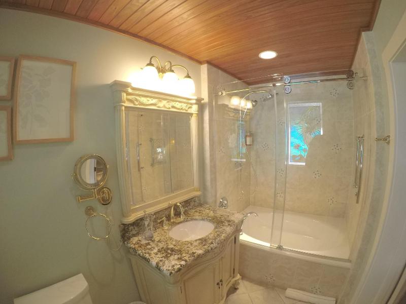 The Hibiscus House Bed And Breakfast image