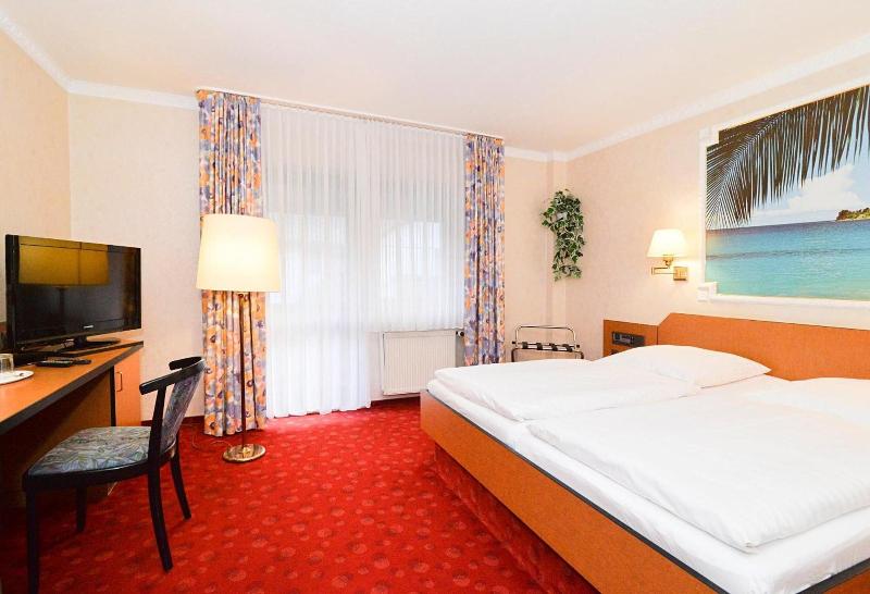 Landgasthof & Hotel Waldow image