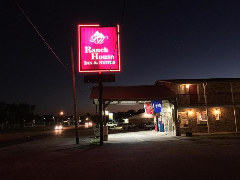 Ranch House Inn And Suites image