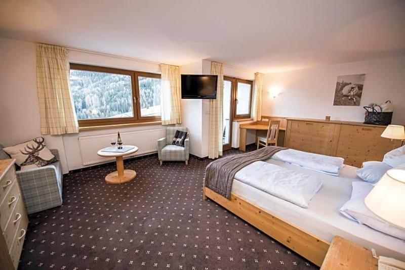 Hotel Pinei Nature & Spirit image