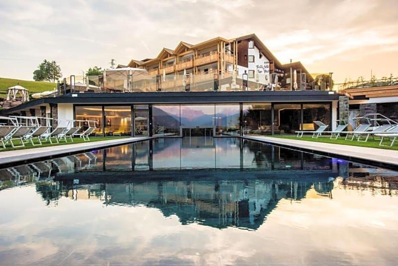 Hotel Pinei Nature & Spirit image