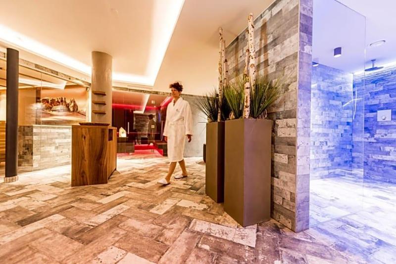 Hotel Pinei Nature & Spirit image