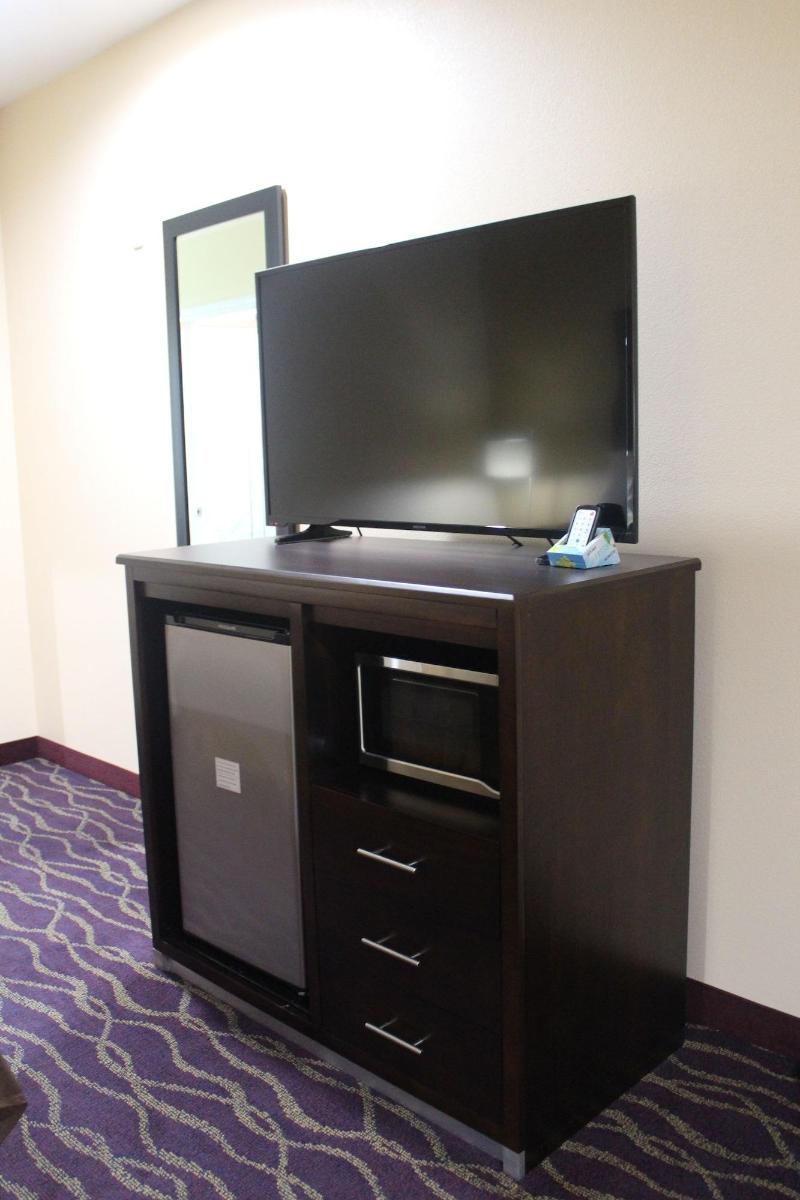 Express Inn & Suites - Bush Airport image