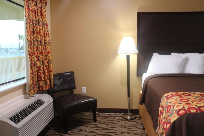Express Inn & Suites - Bush Airport image