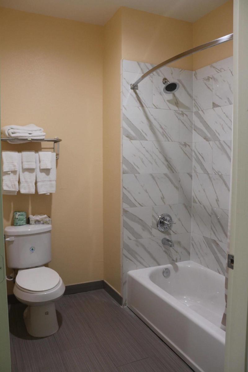 Express Inn & Suites - Bush Airport image