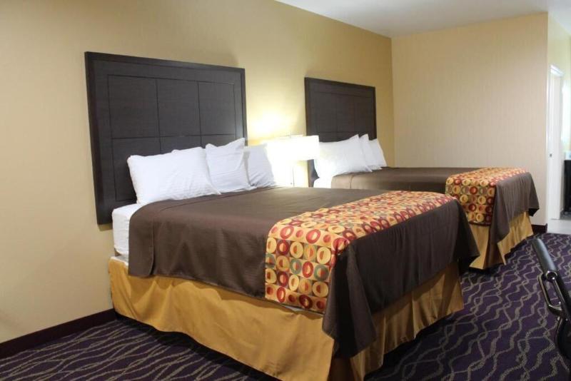 Express Inn & Suites - Bush Airport image