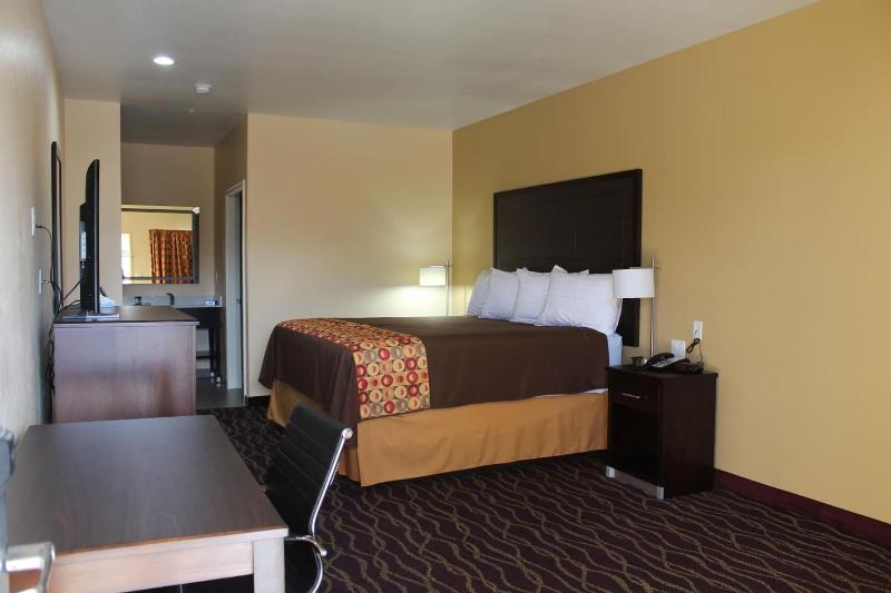 Express Inn & Suites - Bush Airport image