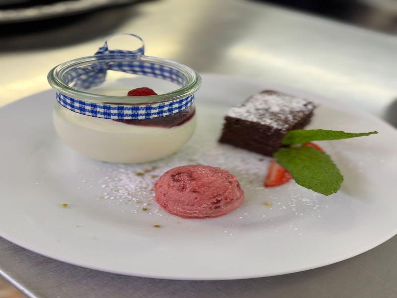 Hotel Restaurant Kaiserstuehler Hof image