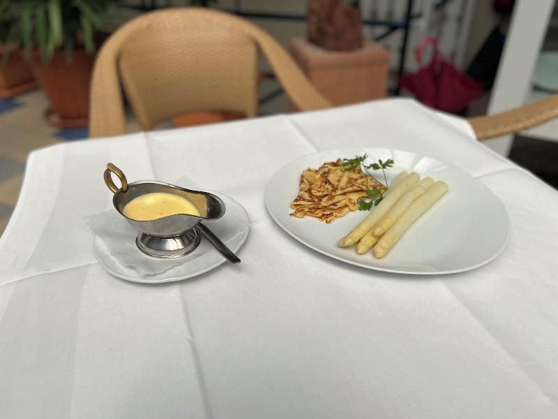 Hotel Restaurant Kaiserstuehler Hof image