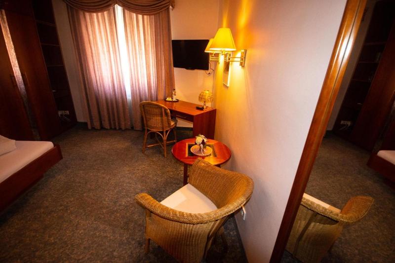 Hotel Restaurant Kaiserstuehler Hof image