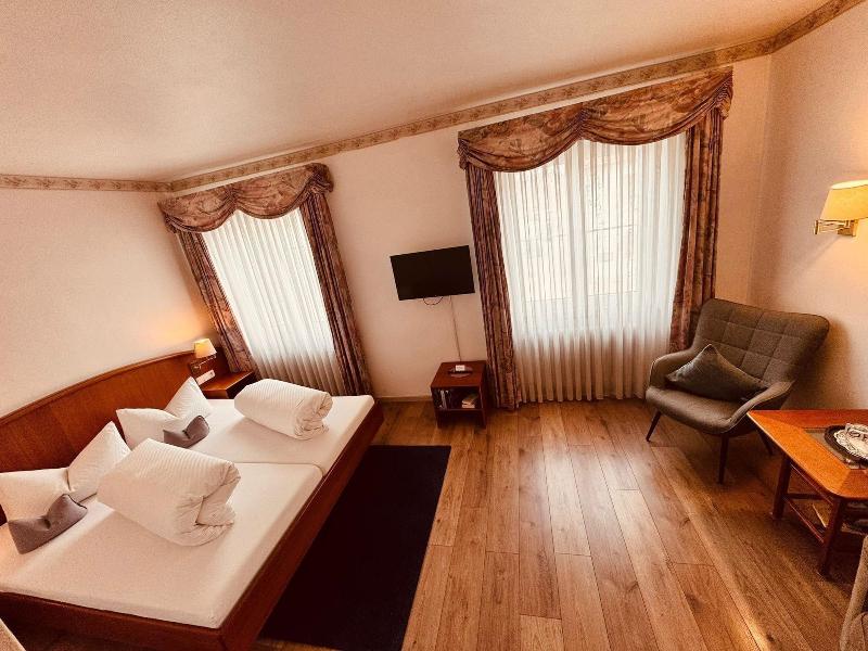 Hotel Restaurant Kaiserstuehler Hof image