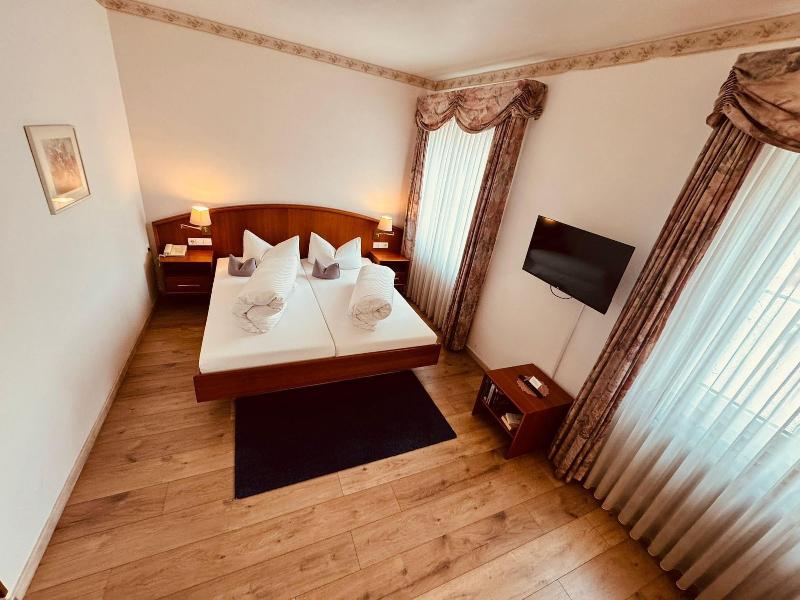 Hotel Restaurant Kaiserstuehler Hof image