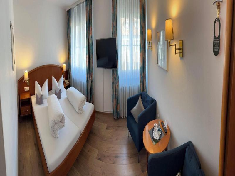Hotel Restaurant Kaiserstuehler Hof image