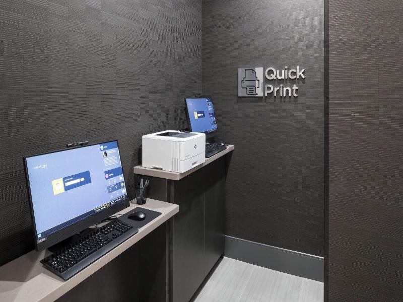 Courtyard by Marriott Houston Heights/I-10 image