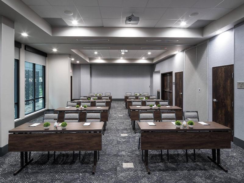 Courtyard by Marriott Houston Heights/I-10 image