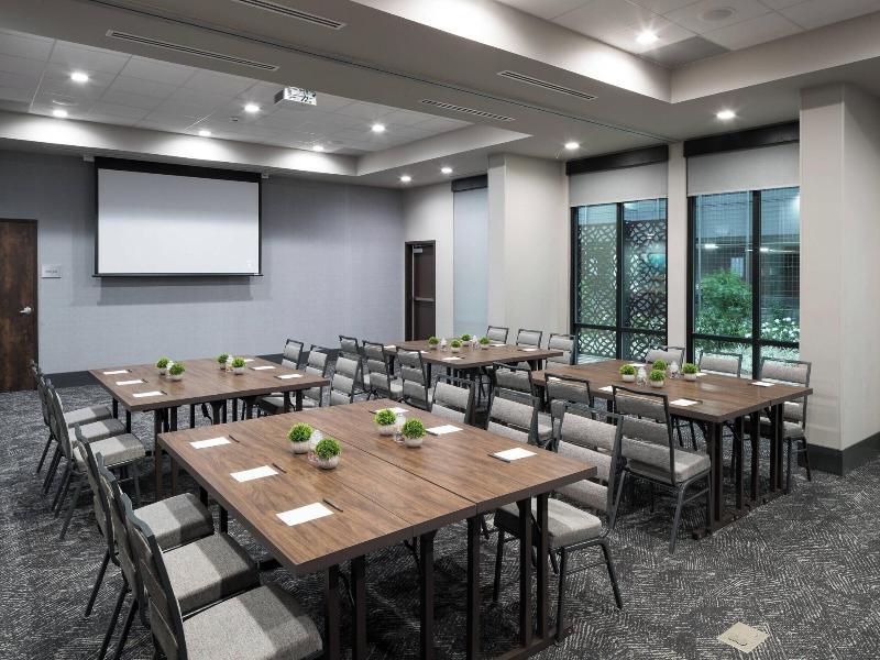 Courtyard by Marriott Houston Heights/I-10 image