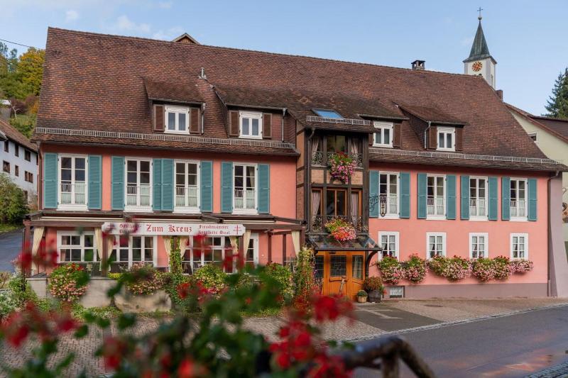 Gasthaus-Pension Zum Kreuz image